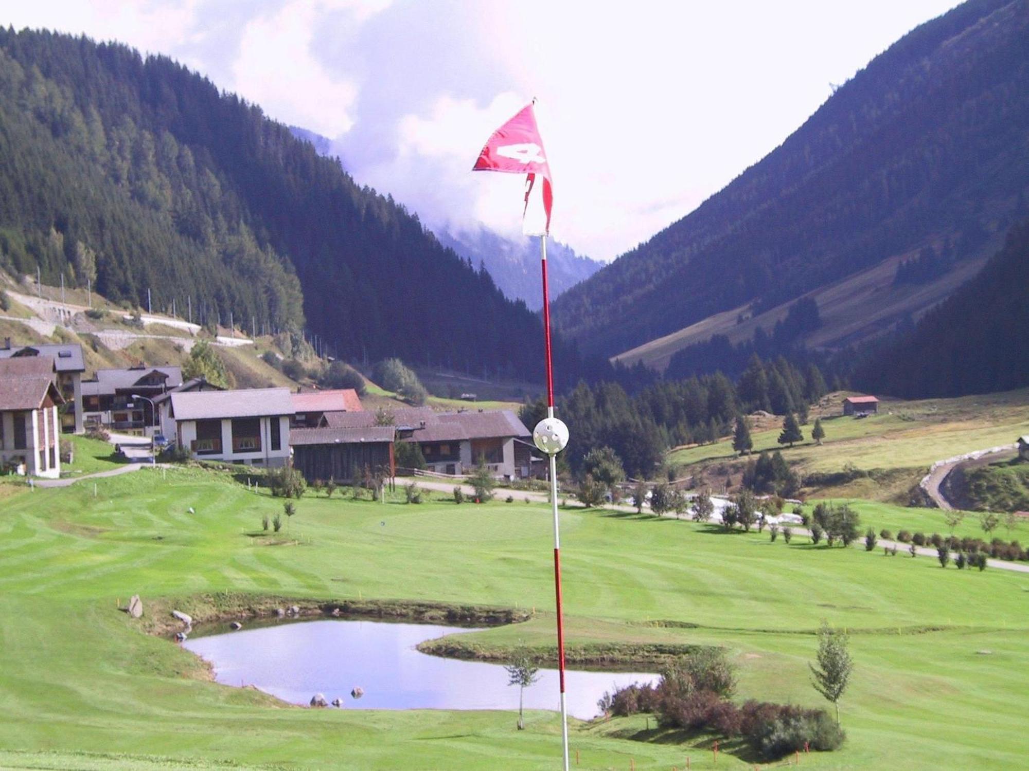 Hotel La Cruna Sedrun Exteriör bild