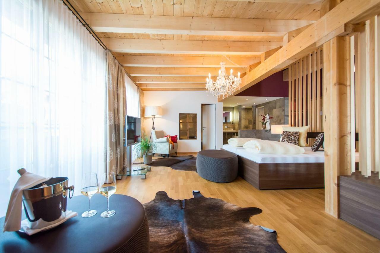 Hotel La Cruna Sedrun Exteriör bild