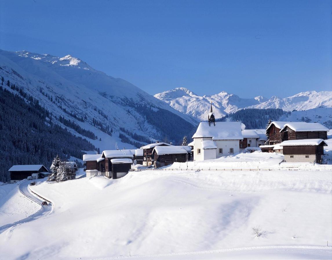 Hotel La Cruna Sedrun Exteriör bild